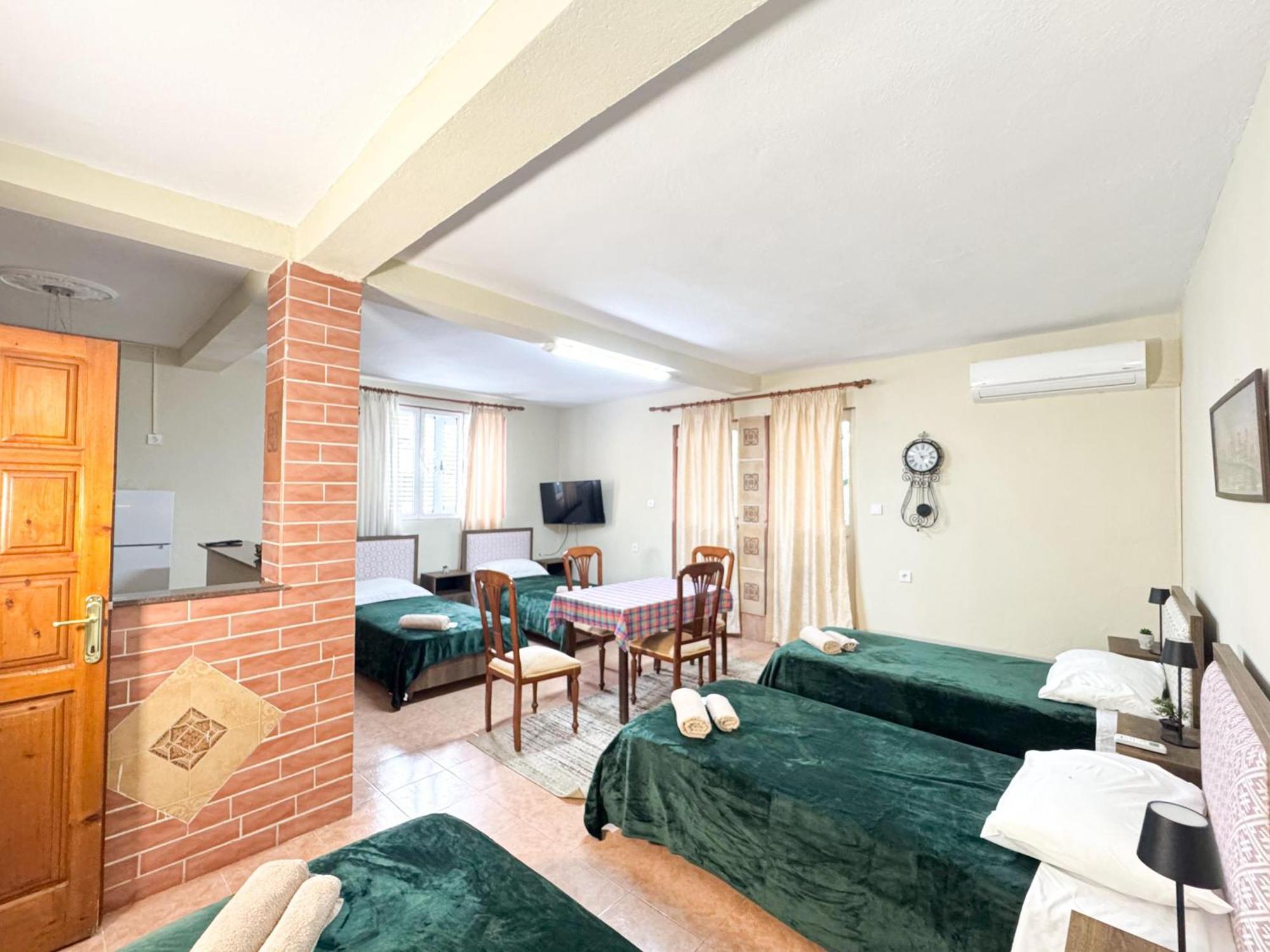 Shkodra Guest House & Trips Zewnętrze zdjęcie